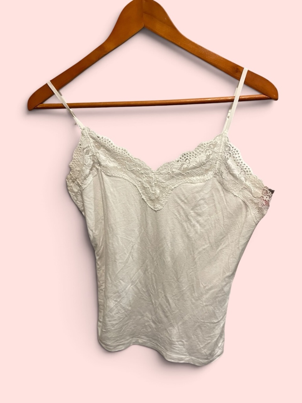 Cute soft Ann Taylor stretchy lace trim Y2K vanilla cami classic coquette